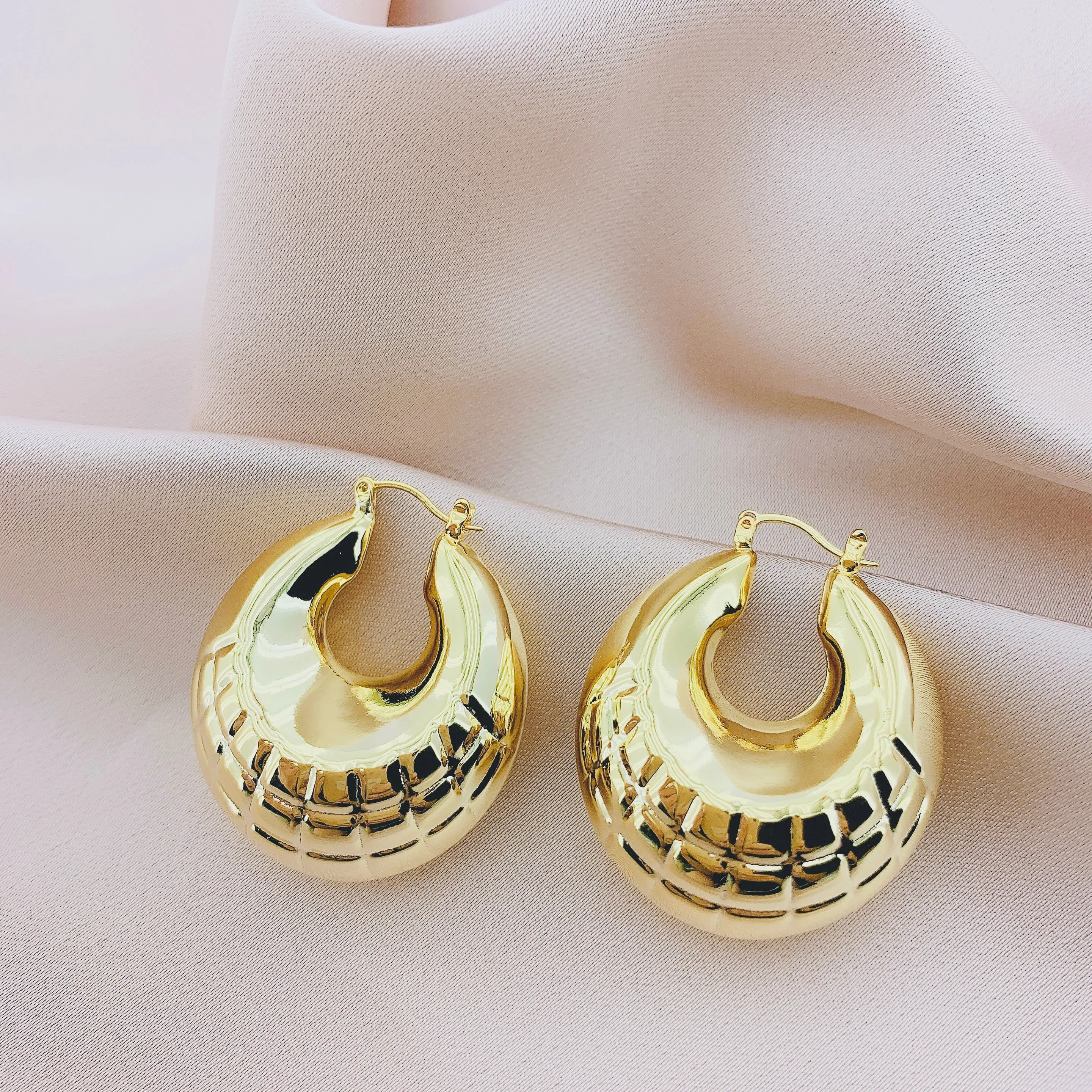 Women's Fashion Hollow Hoop Earring